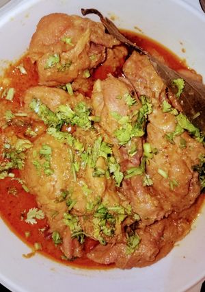A picture of Dhaba style chicken in kadhai.