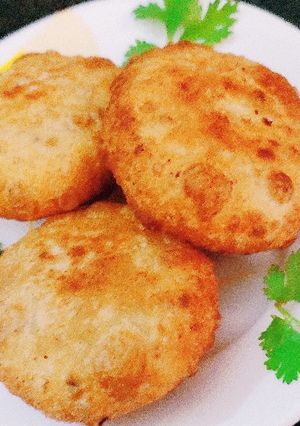 A picture of Sooji ki kachori.