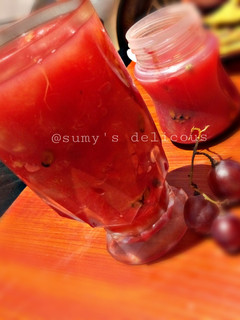 A picture of Watermelon and grapes drink.