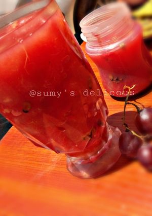 A picture of Watermelon and grapes drink.