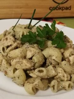 Májusi, tejszínes, gombás csirkemell recept fotója