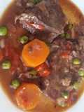 Lengua estofada con vino tinto