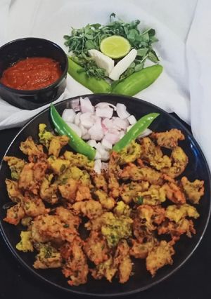 A picture of Paneer Methi Kumbhaniya Bhajiya.