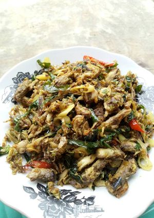 Foto resep Ikan tongkol suwir kemangi pedas