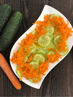 Una foto de Ensalada de pepino. Muy veraniega