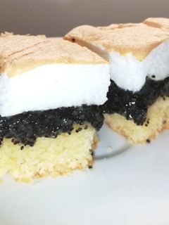 Habos mákos kocka- csökkentett cukortartalmú sütemény recept fotója