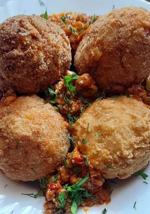 O poză a rețetei Arancini cu ragu și cașcaval cu pancetta.