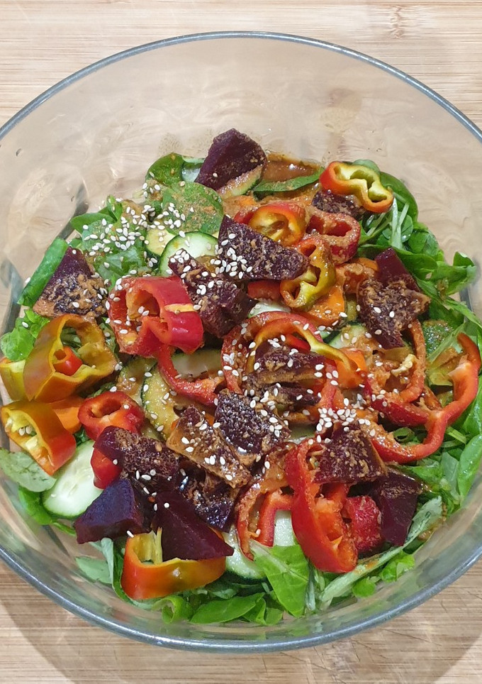 Una foto de Ensalada con vinagreta de cacahuete