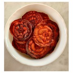 A picture of Baked beetroot crisps.