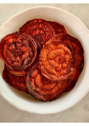 A picture of Baked beetroot crisps.