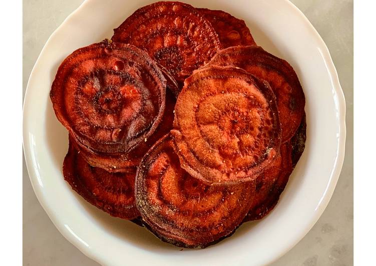 Baked beetroot crisps