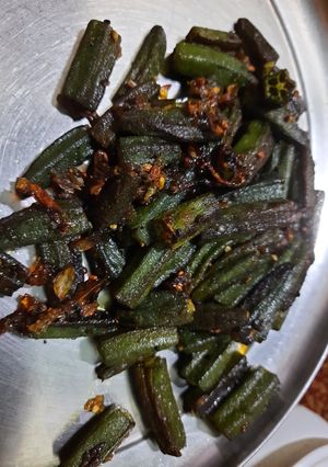 আচারি ভিন্ডি ভাজা (achaari bhindi bhaja recipe in Bengali) রেসিপির প্রধান ছবি