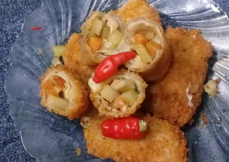 Bagaimana Menyiapkan Risol kentang ayam wortel yang Bisa Manjain Lidah