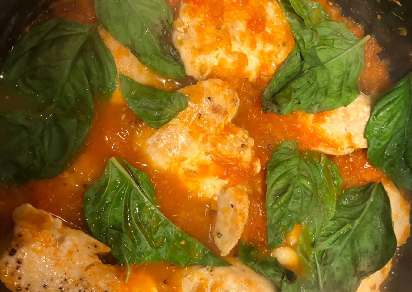 Chicken with tomatoes and basil