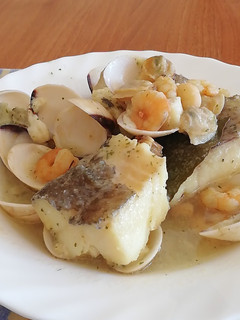 Una foto de Bacalao en salsa verde