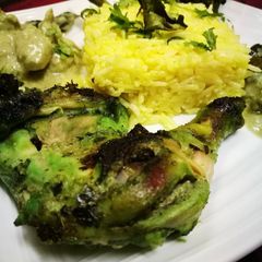 A picture of Green chicken tikka thai chicken curry garlic rice.