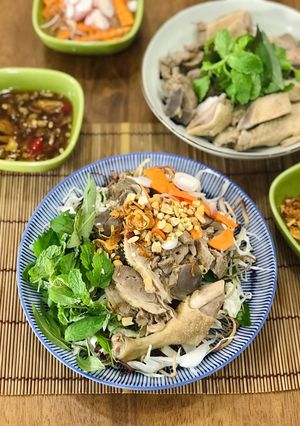 Hình của món Gỏi vịt bắp cải & cháo vịt.