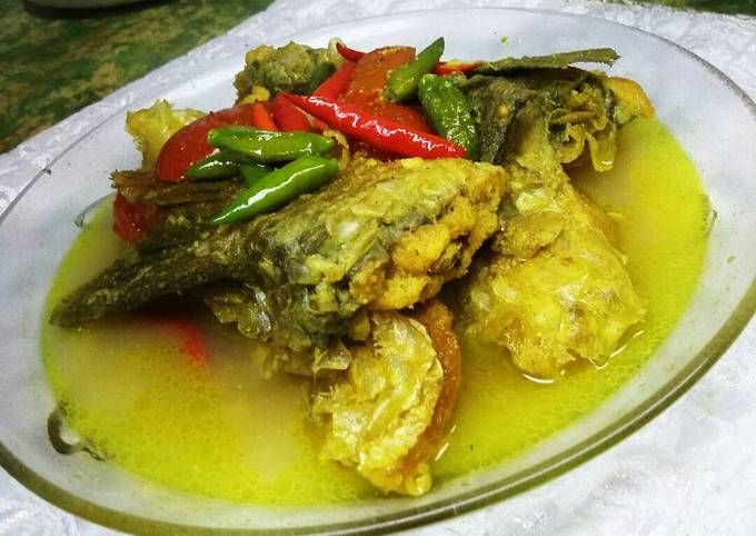 Resep Ikan Mas Kuah Kuning, Enak Banget