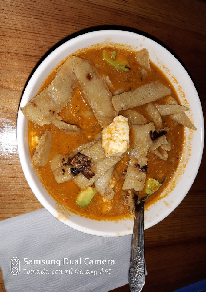 Una foto de Sopa de tortilla desde cero