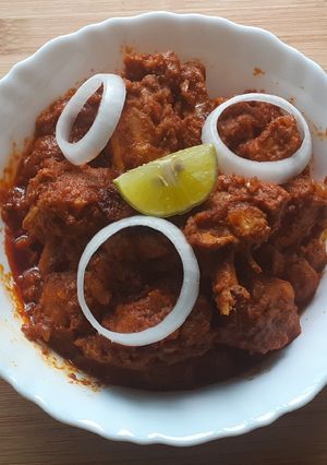 चिकन मसाला (रेस्टॉरंट स्टाईल) (chicken masala recipe in marathi) रेसिपी चे मुख्य फोटो 