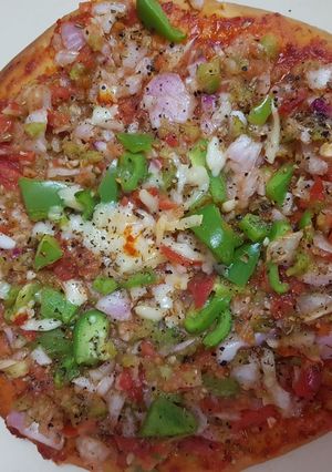 A picture of Onion Capsicum Cheesy Pizza.