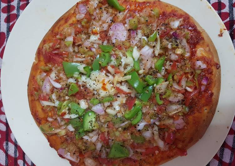 How to Make Ultimate Onion Capsicum Cheesy Pizza