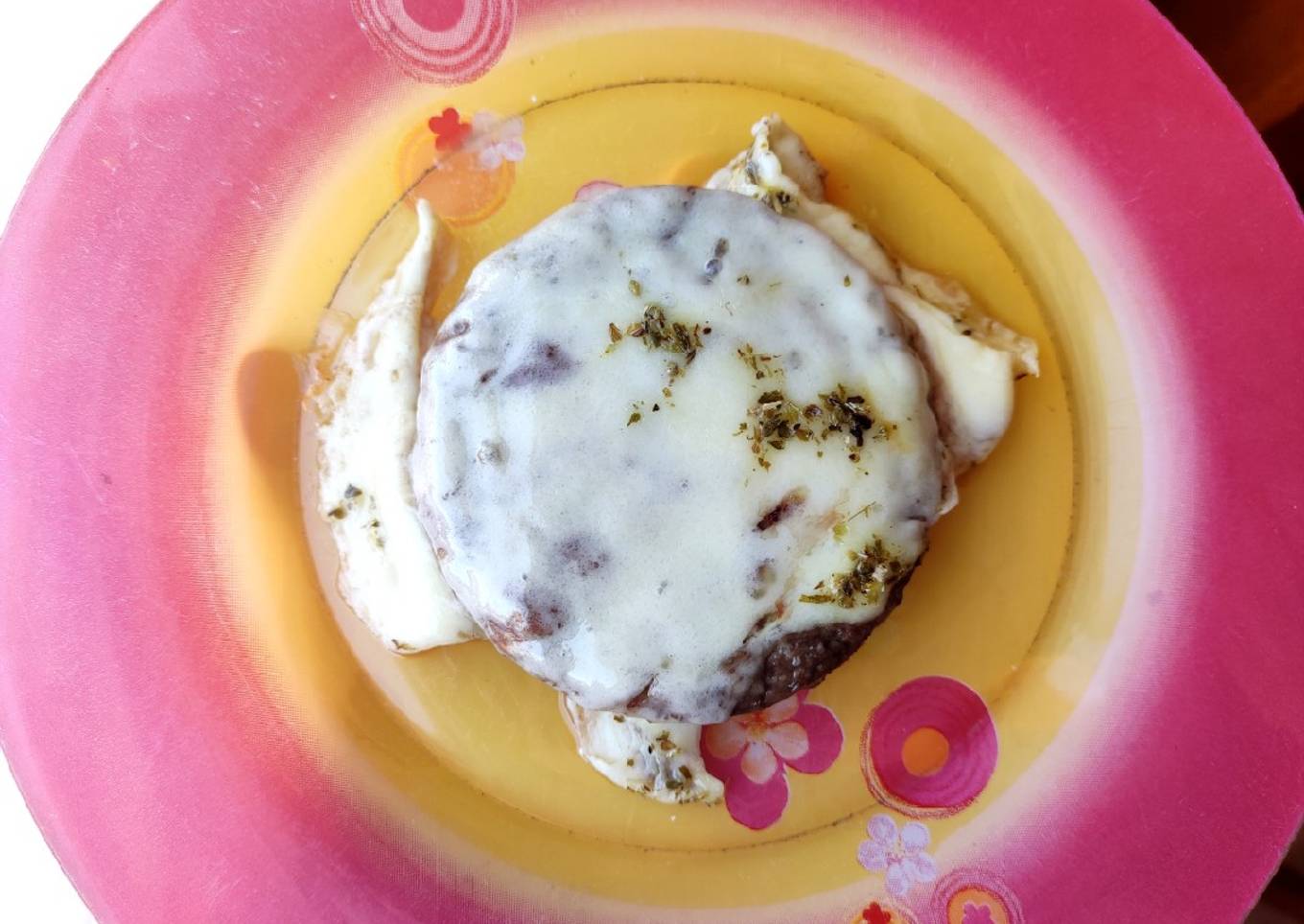 Hamburguesas de ternera con provolone (al horno, muy fáciles)