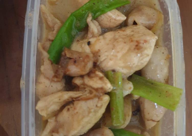 Mpasi ayam kuah gurih