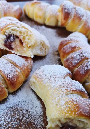Meggyes-vaníliás kifli recept fotója