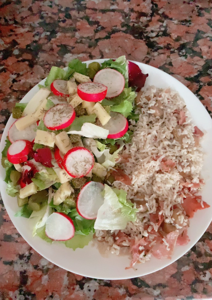 Una foto de Ensalada con risotto casero