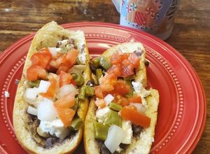 Una foto de Molletes de nopales