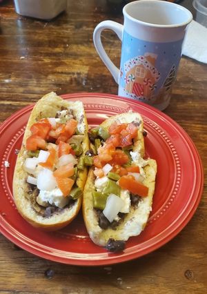 Una foto de Molletes de nopales