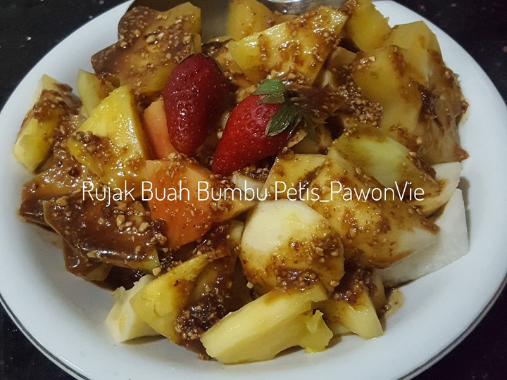 Cara Membuat Rujak Buah Bumbu Petis Enak Dan Mudah