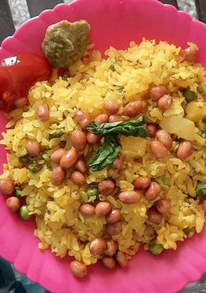 पोहा (poha recipe in hindi) रेसिपी मुख्य फोटो