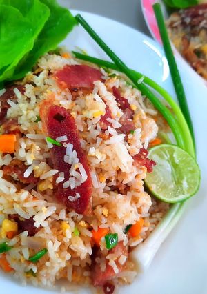 รูปของ ข้าวผัดเบคอน 😋