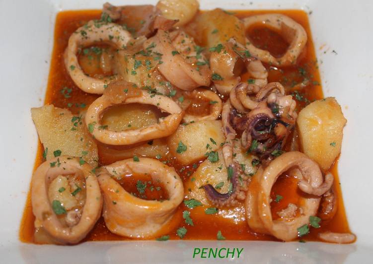 Cazuela de calamares con patatas en salsa