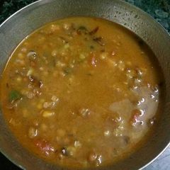 A picture of Moong sabut and moth daal.