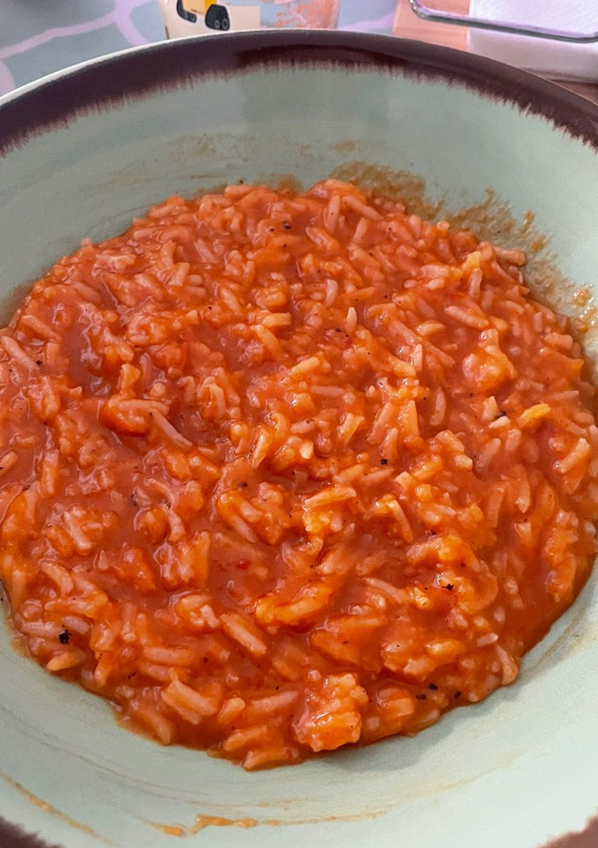 Una foto de Arroz caldoso de tomate y verdura