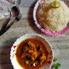 A picture of Mutton curry with Peyazkoli.