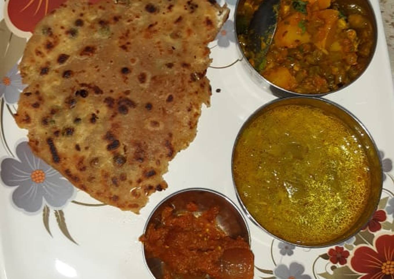 Stuffed green peas and paneer paratha with lauki