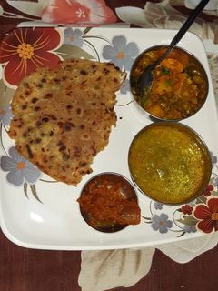 A picture of Stuffed green peas and paneer paratha with lauki.