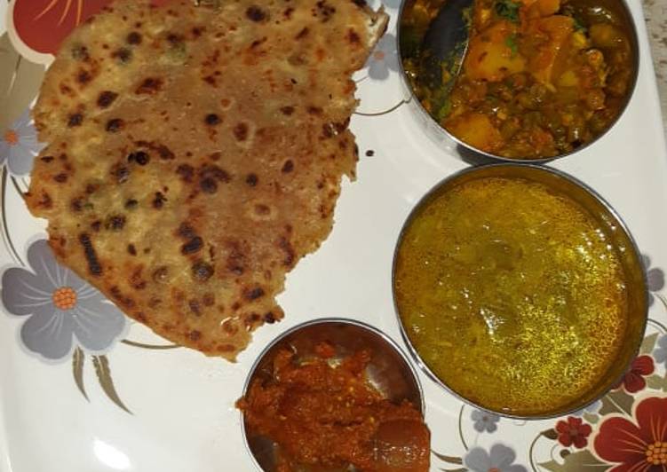 How to Prepare Favorite Stuffed green peas and paneer paratha with lauki