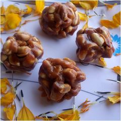 A picture of Peanut coconut balls.