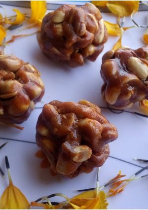 A picture of Peanut coconut balls.
