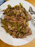 Bistec de res con pimiento asado