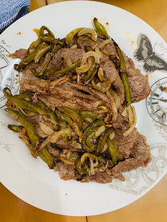 Una foto de Bistec de res con pimiento asado