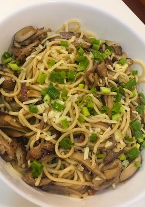 Foto resep Mushroom and garlic noodles (jamur shitake dan bawang)