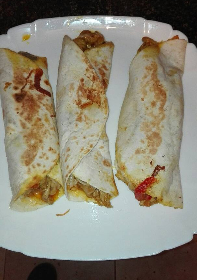 Una foto de Burritos de pollo y verduras 