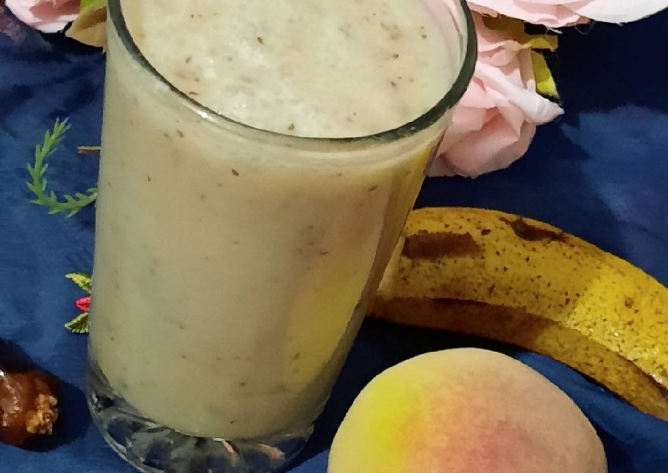 Banana peach and dates shake