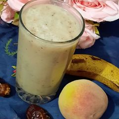 A picture of Banana peach and dates shake.